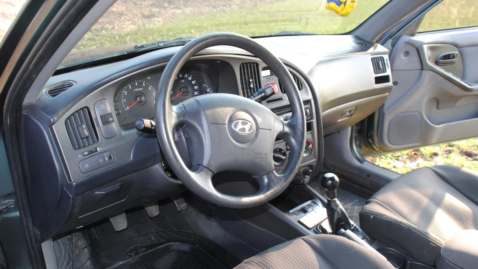 Hyundai Elantra 4