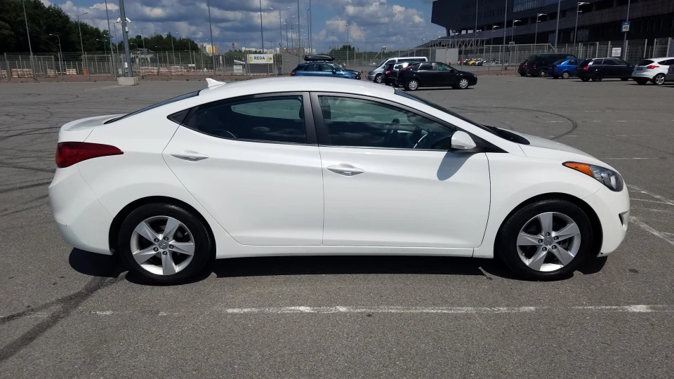 Hyundai Elantra 2