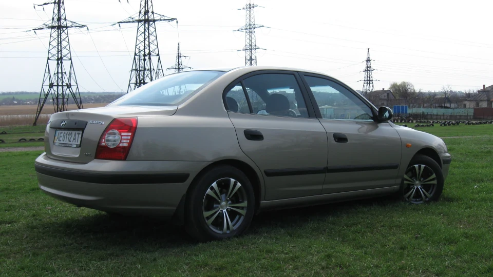 Hyundai Elantra 2