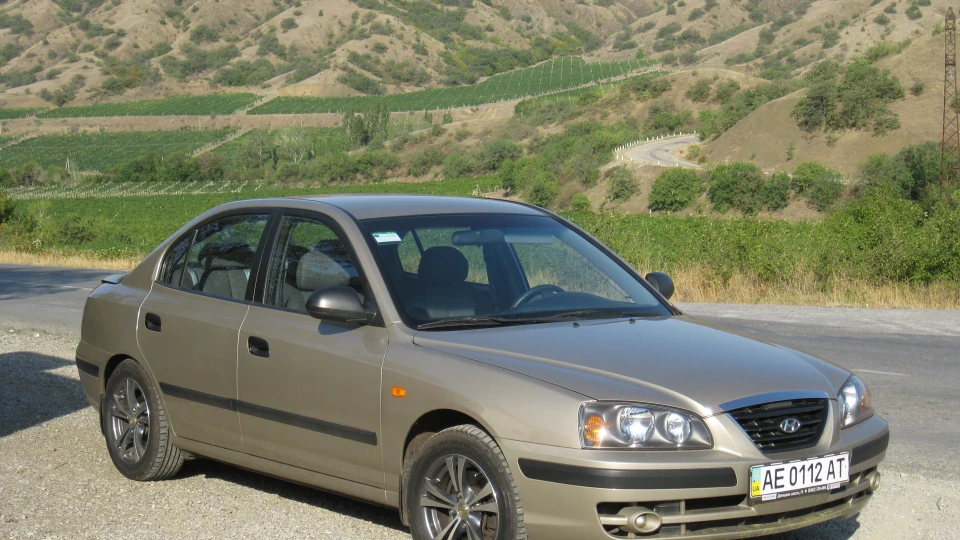Hyundai Elantra 4