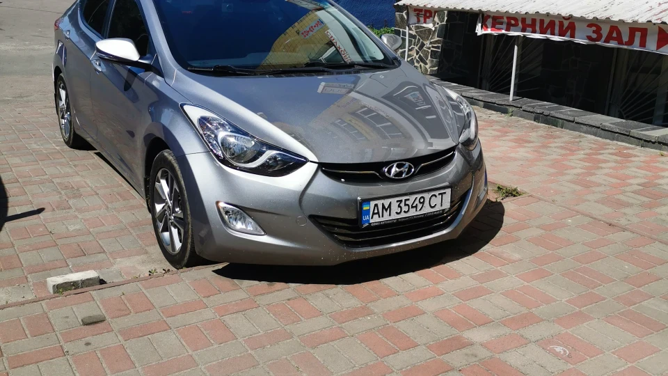 Hyundai Elantra 2