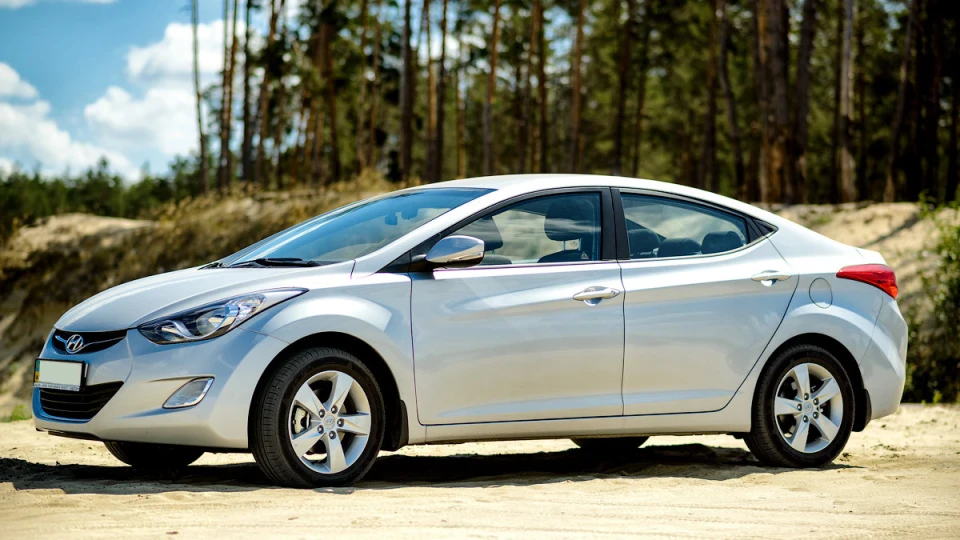 Hyundai Elantra 2