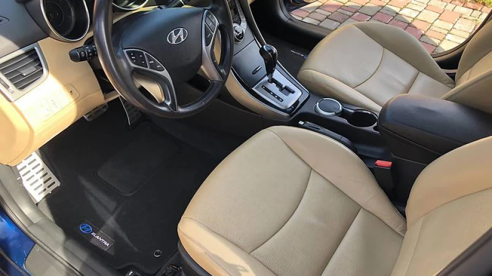 Hyundai Elantra 2