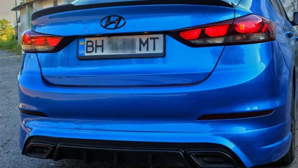 Hyundai Elantra 4