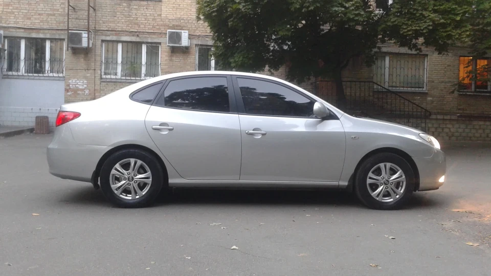 Hyundai Elantra 2