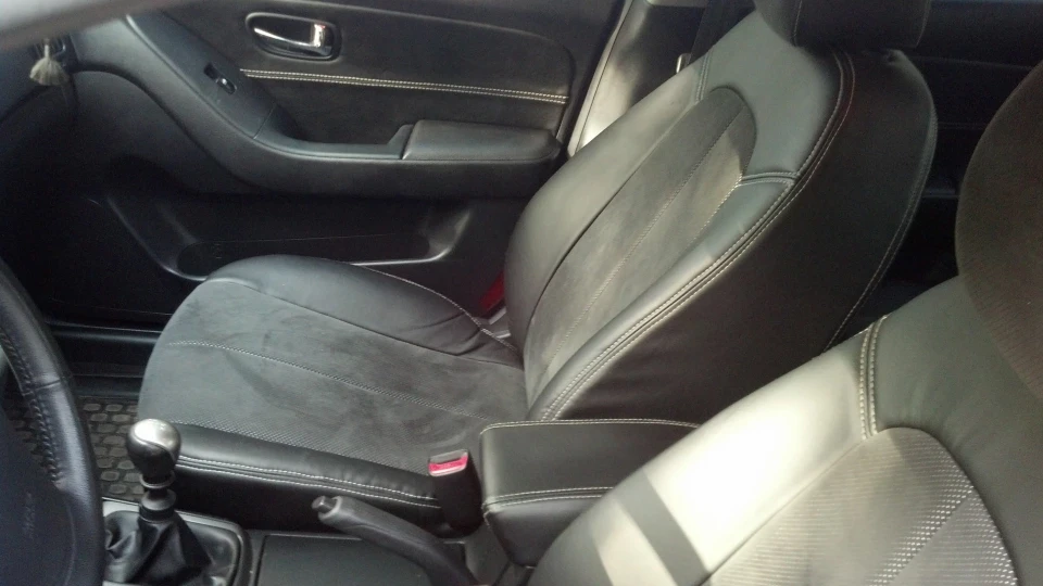 Hyundai Elantra 4