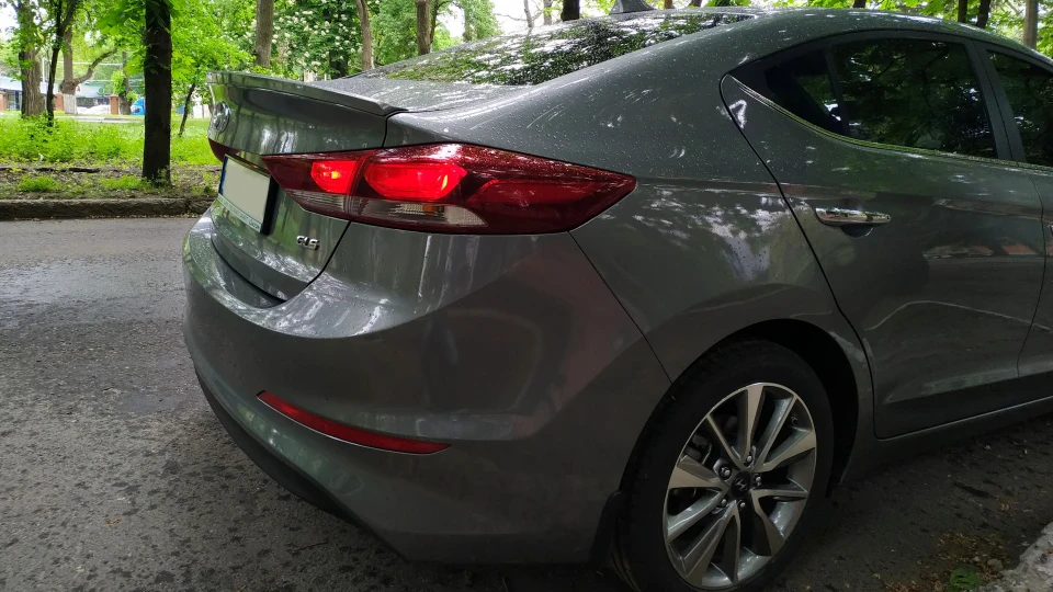 Hyundai Elantra 2