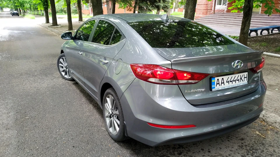 Hyundai Elantra 3