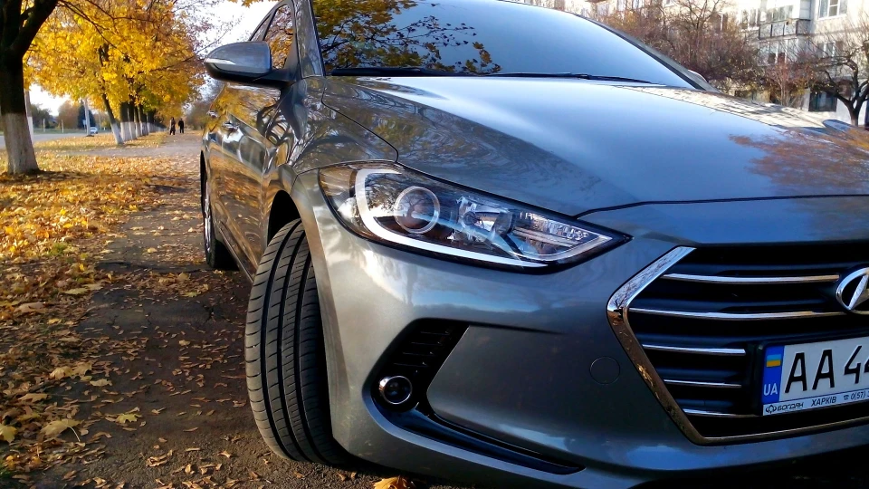 Hyundai Elantra 4