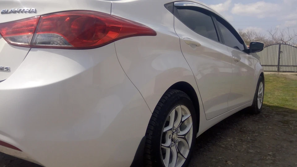 Hyundai Elantra 2