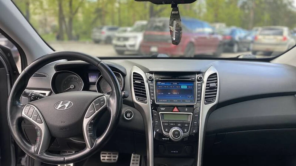 Hyundai Elantra 2