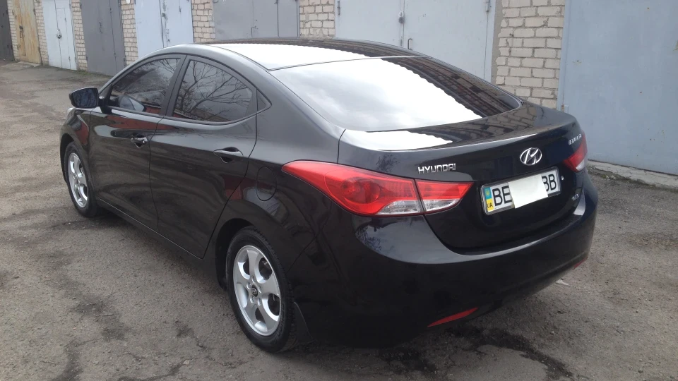 Hyundai Elantra 4