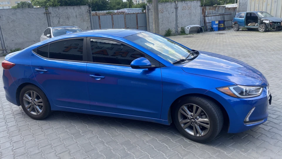 Hyundai Elantra 3