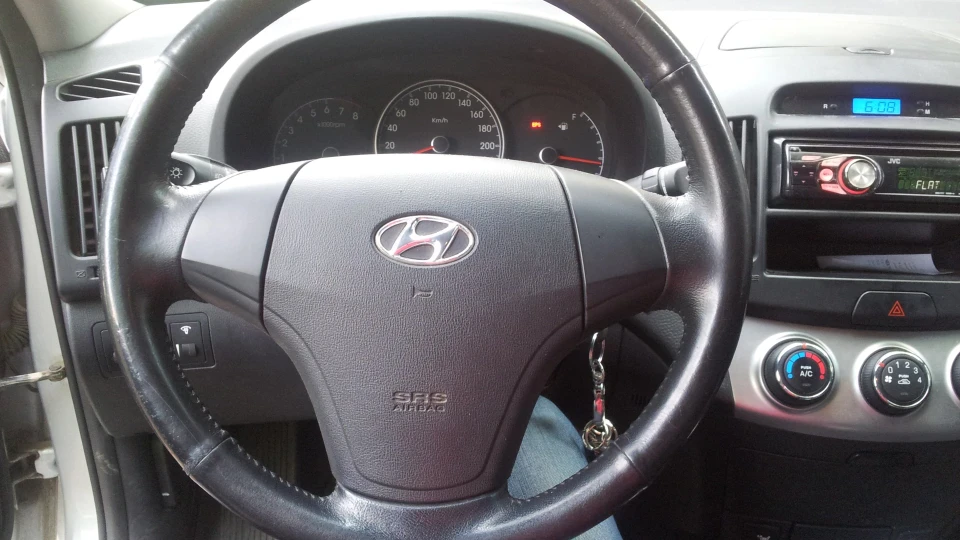 Hyundai Elantra 4
