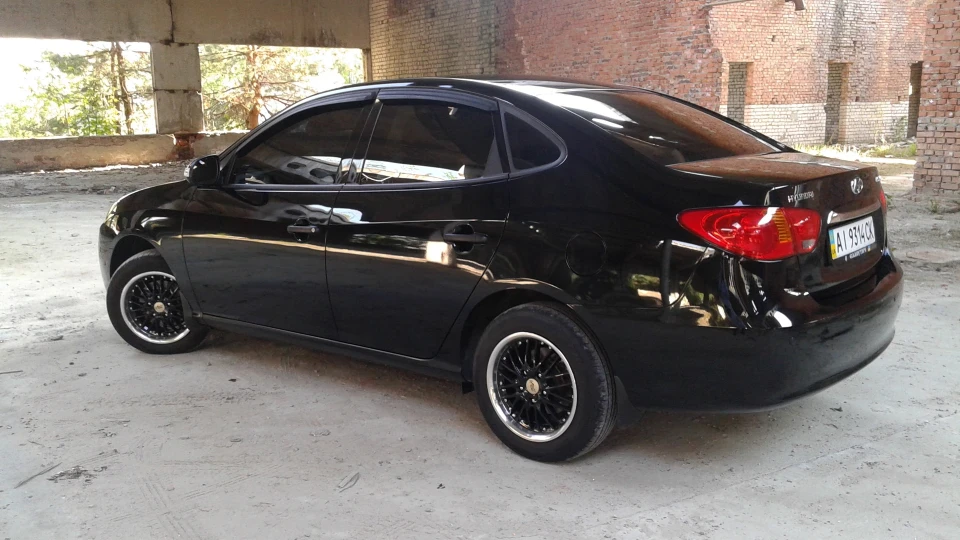 Hyundai Elantra 4