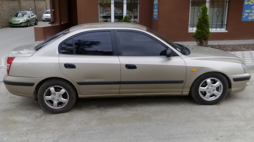Hyundai Elantra 2