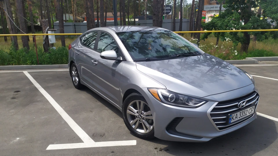 Hyundai Elantra 2