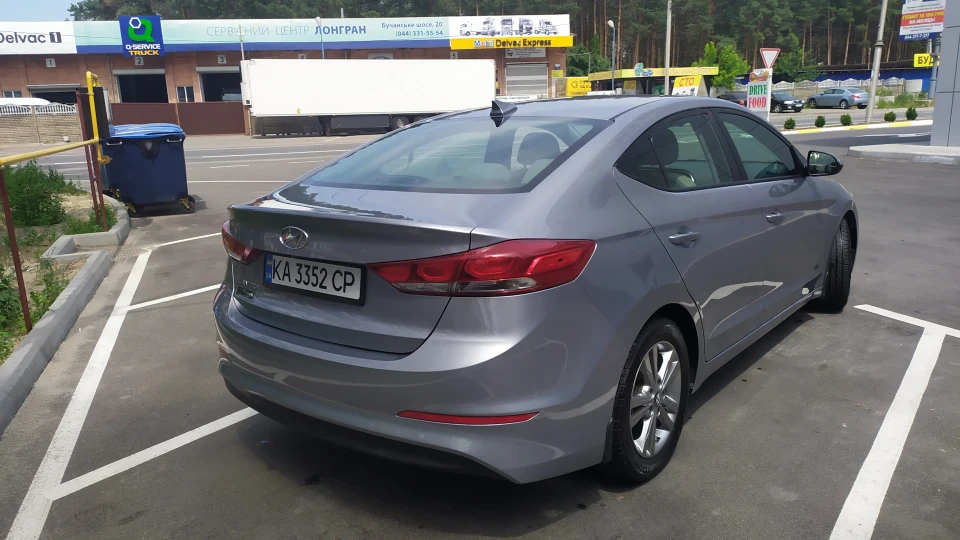 Hyundai Elantra 3