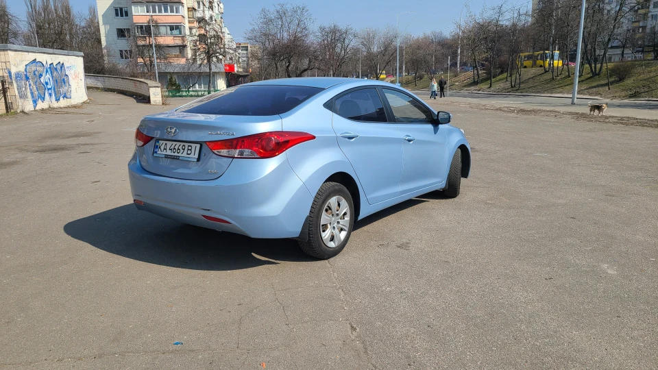 Hyundai Elantra 2