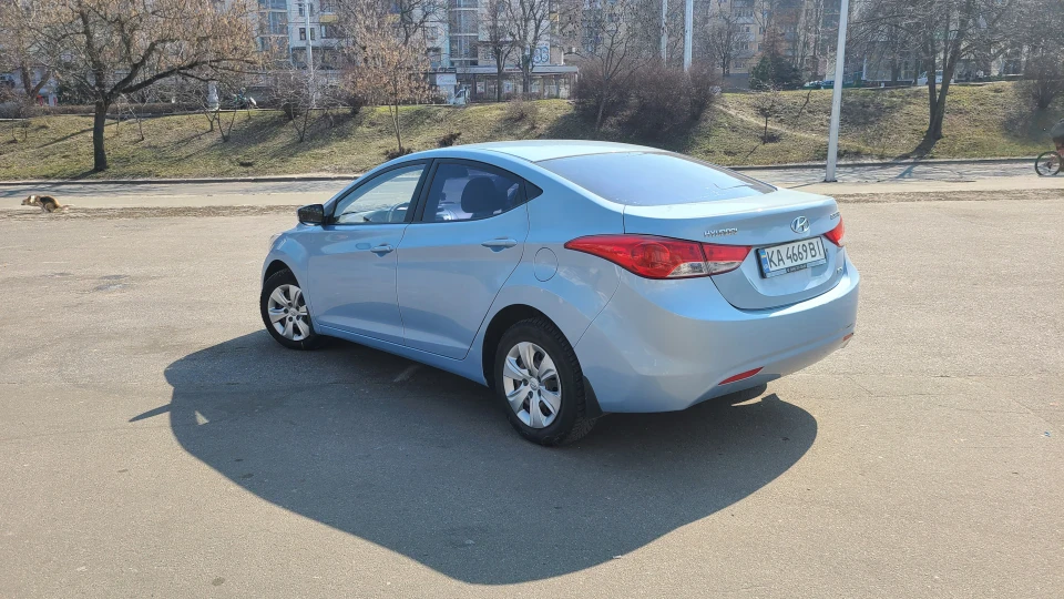 Hyundai Elantra 3