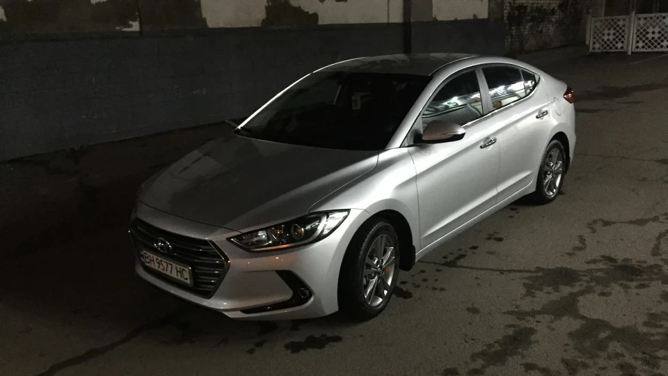 Hyundai Elantra 3