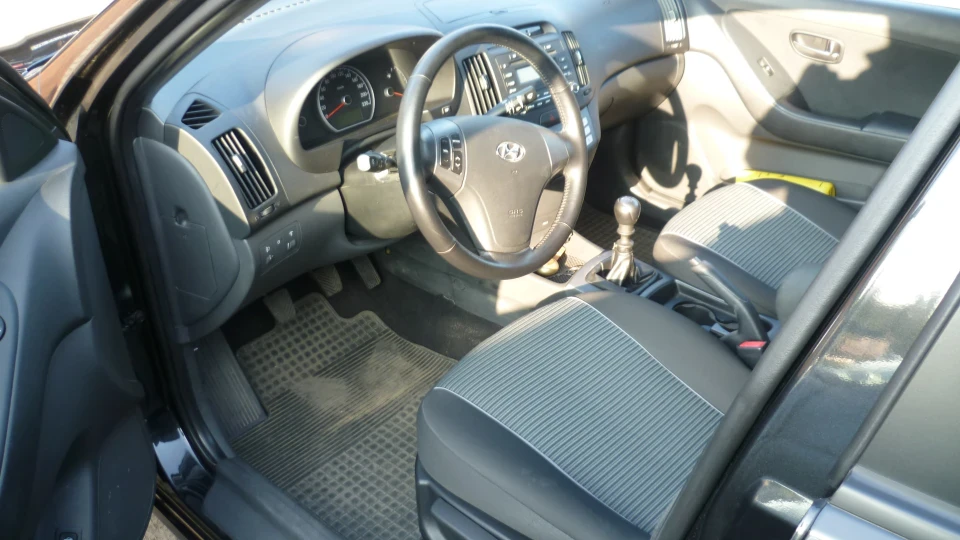 Hyundai Elantra 2