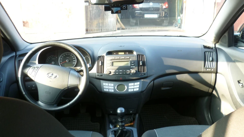 Hyundai Elantra 4