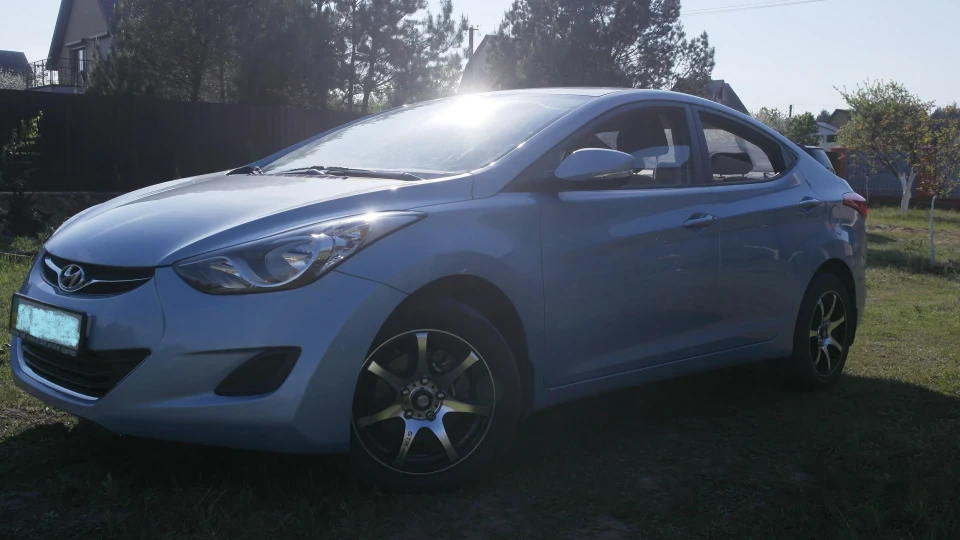 Hyundai Elantra 2