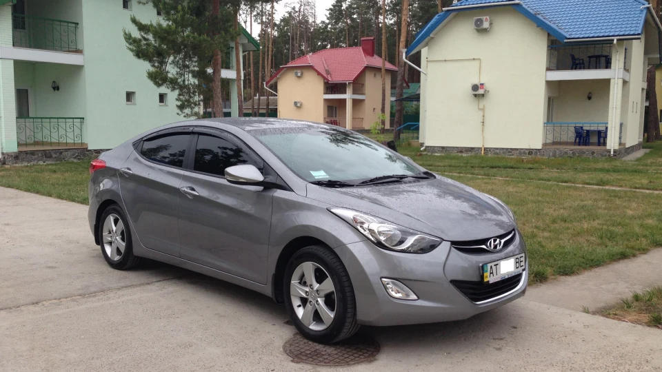 Hyundai Elantra 2