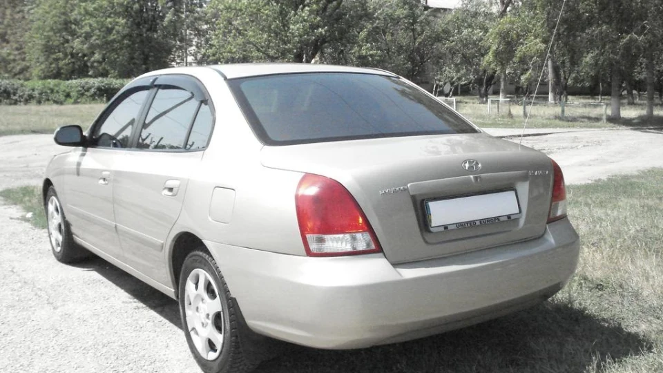 Hyundai Elantra 4