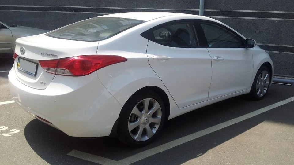 Hyundai Elantra 2