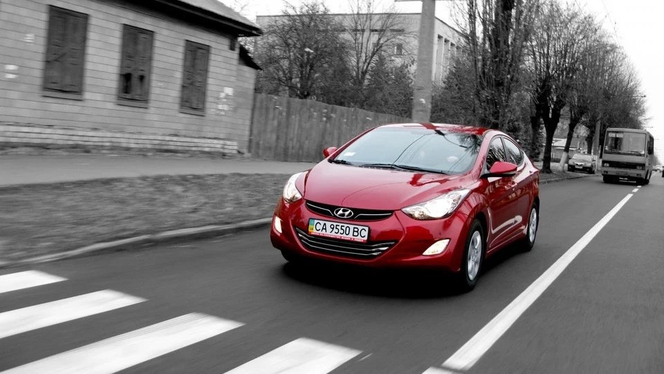 Hyundai Elantra 4