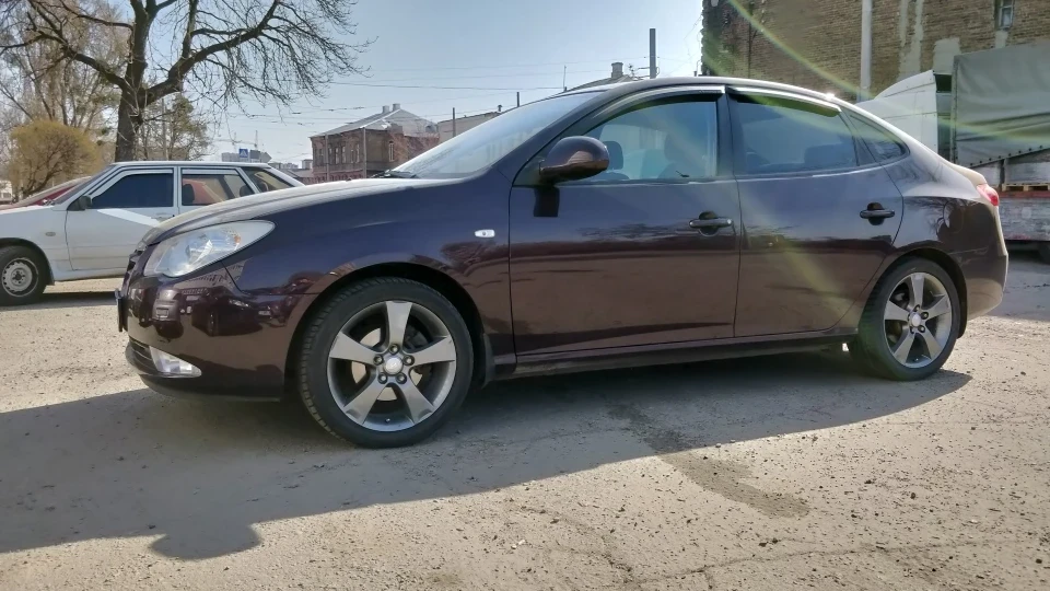 Hyundai Elantra 2