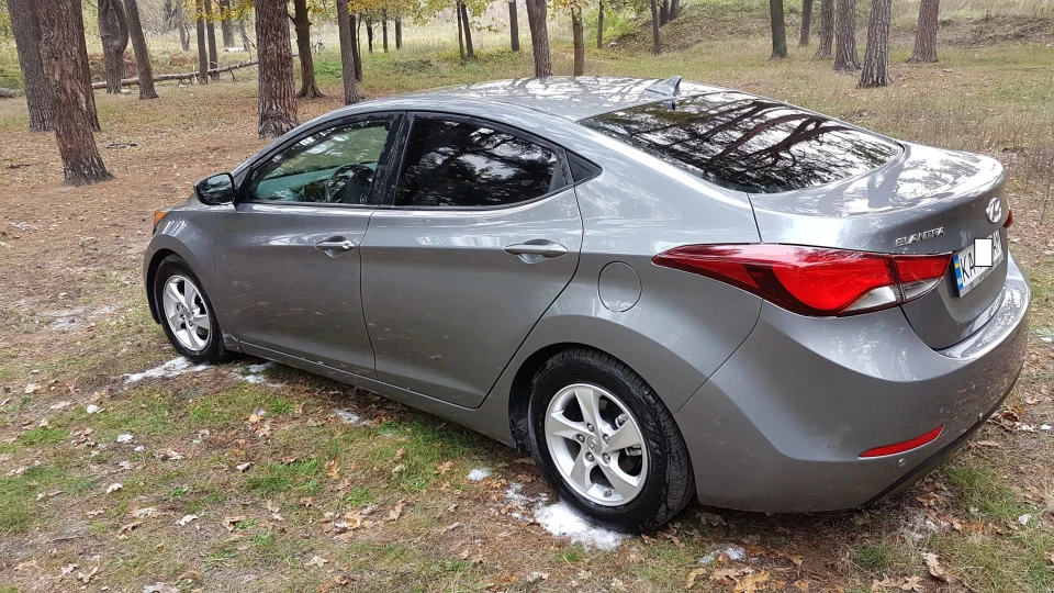 Hyundai Elantra 3