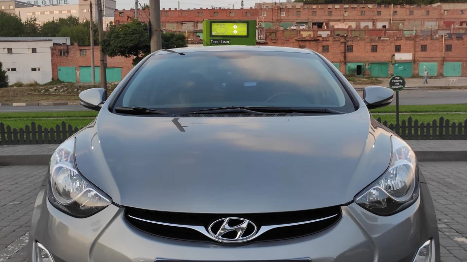 Hyundai Elantra 3