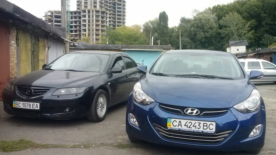 Hyundai Elantra 4