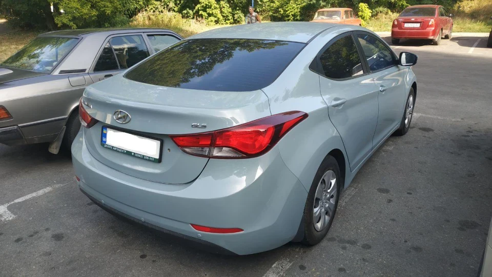 Hyundai Elantra 2