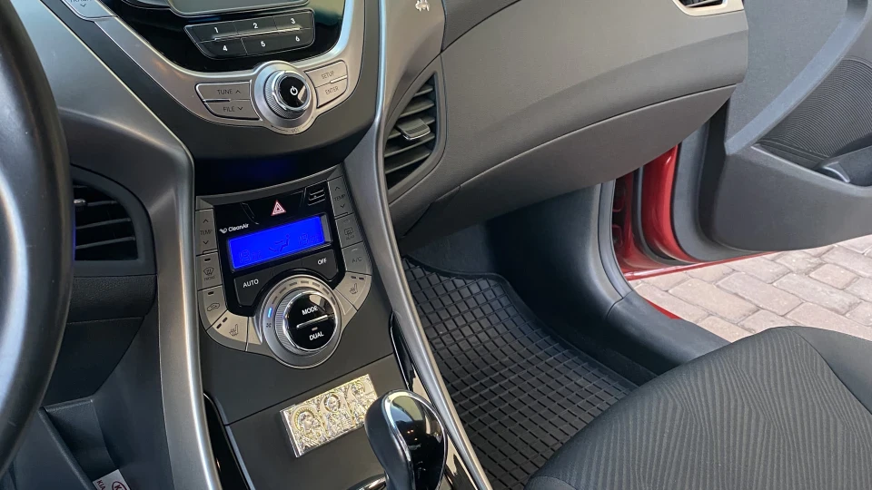 Hyundai Elantra 2