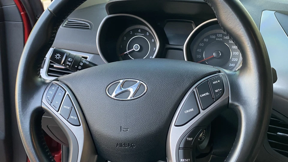 Hyundai Elantra 4