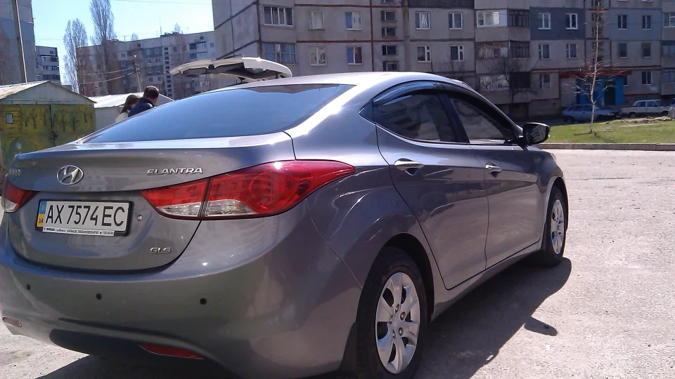 Hyundai Elantra 2