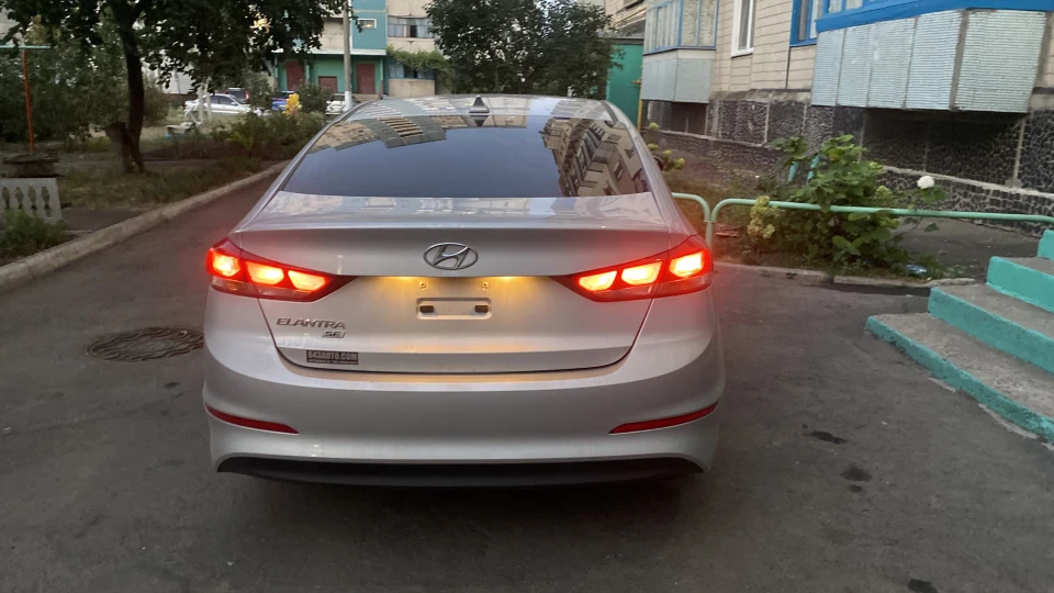 Hyundai Elantra 2