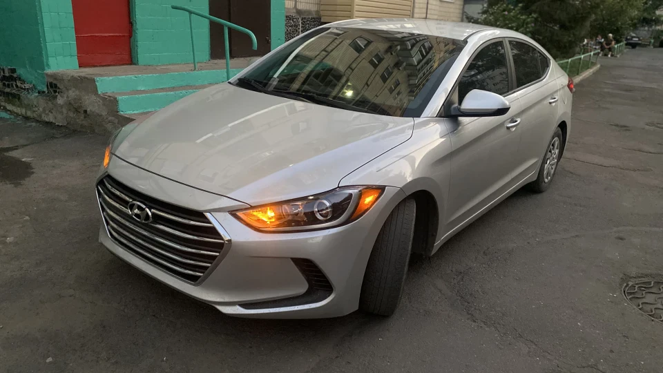 Hyundai Elantra 3