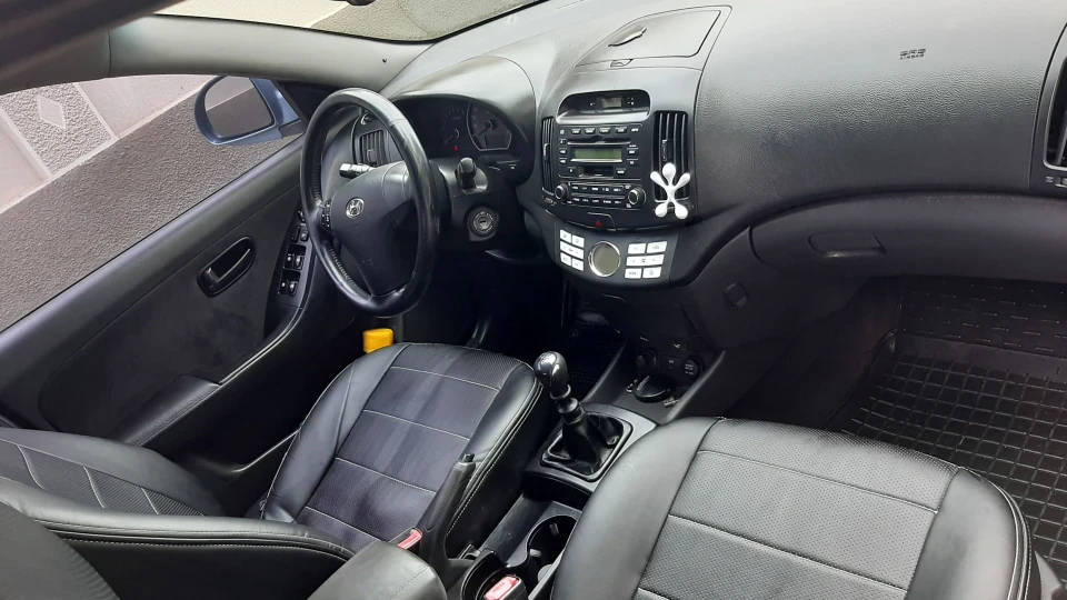 Hyundai Elantra 2
