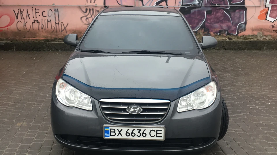 Hyundai Elantra 4