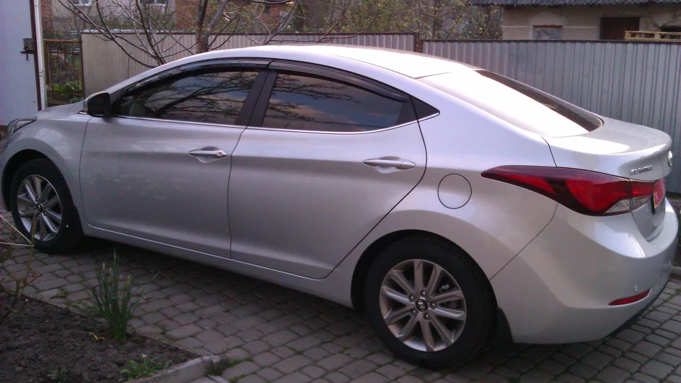 Hyundai Elantra 2