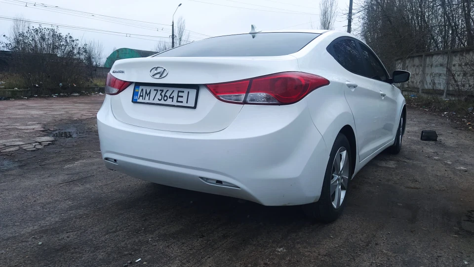 Hyundai Elantra 2