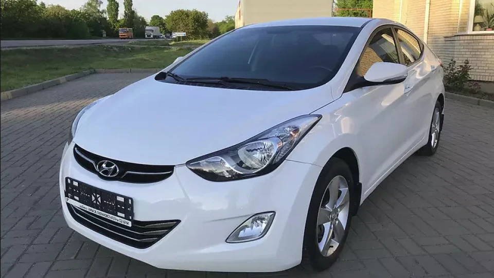 Hyundai Elantra 3