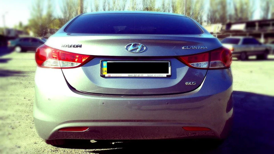 Hyundai Elantra 1.6 AT Hyper silver 4