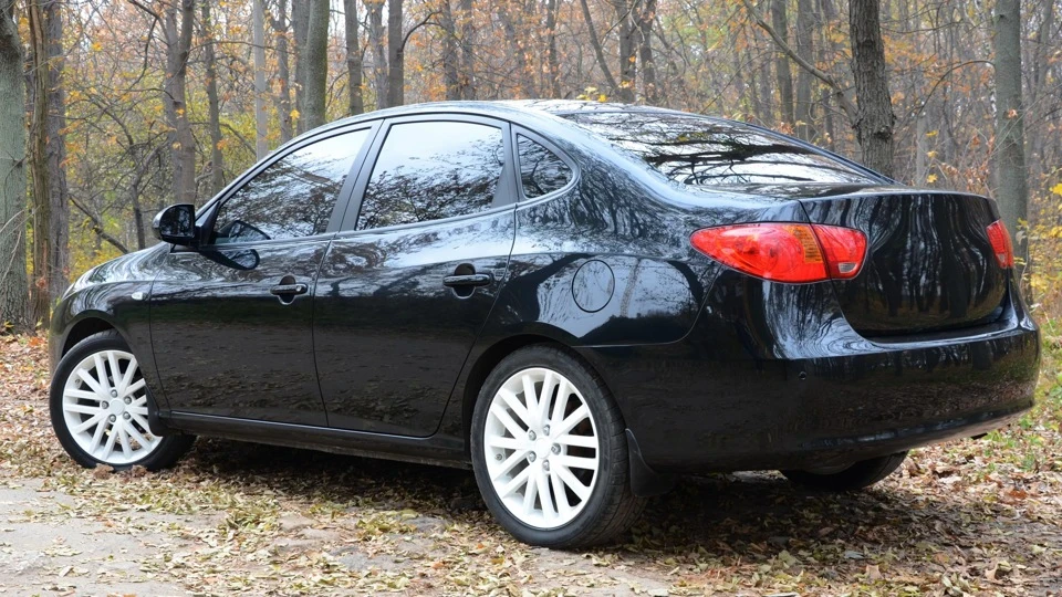 Hyundai Elantra 1.6 "Blackbird" 2