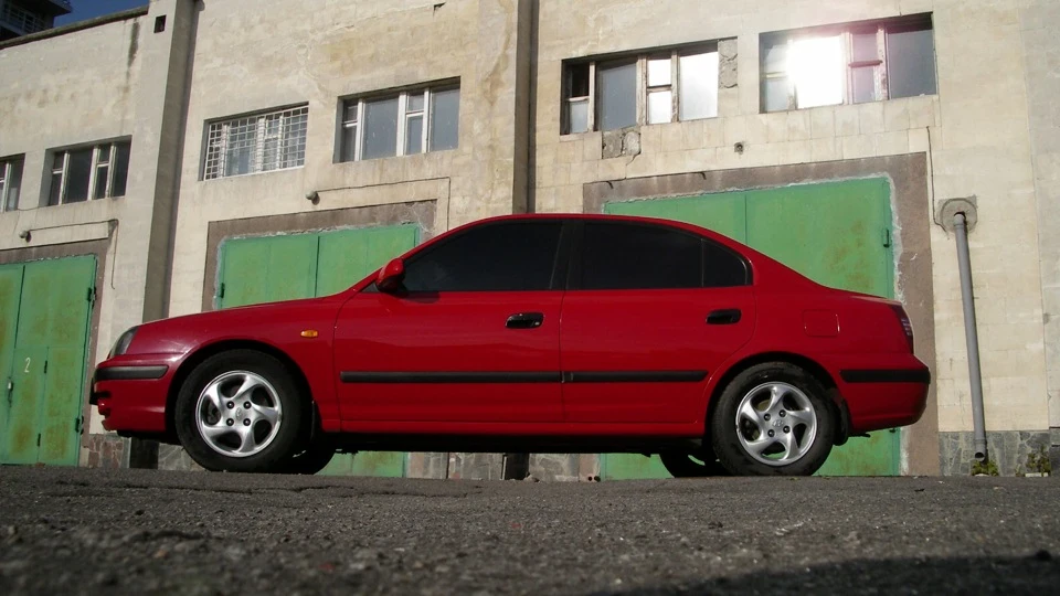 Hyundai Elantra 1.6 GL 4
